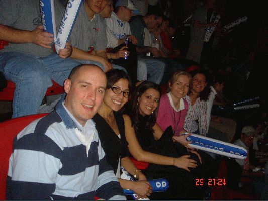 May 29, TimberWolves - Lakers
Pedro, Sandra, Rafaela, Me and Siophan
