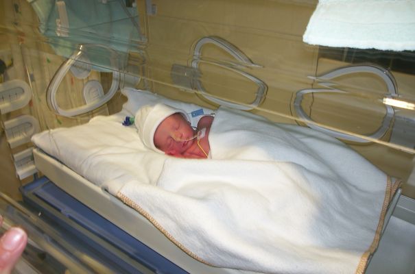 Lars 
Lars was born 6 weeks too early on December 7th and weights only 1745 gram, but he can cry like a big baby!!
Wow he's sooo cute!
