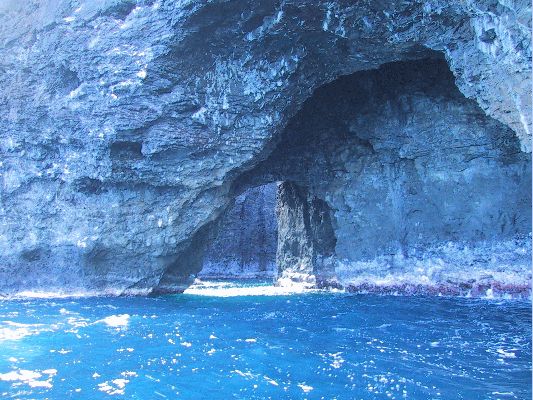 Na Pali Explorer boat tour
KAWAII - August 19- September 3
