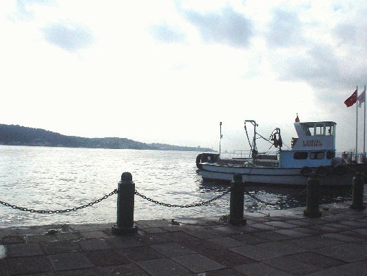 Istanbul Dec 30, 2004
fishersboat on the Bosporus
