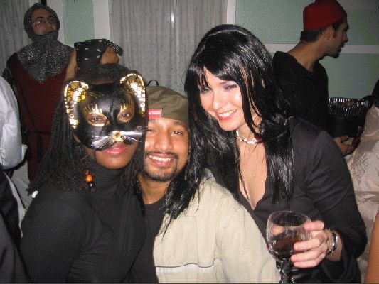 October 30, 2004 Haloween at Jennifer's Castle
Ve, Saif and me
