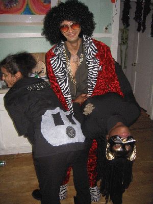 October 30, 2004 Haloween at Jennifer's Castle
Salim, Amy and Ve
